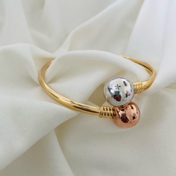 Three Tone open Cuff Bangle - Picture 5 of 8